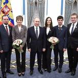 Путин сообщил, что в России готовят специальную программу поддержки молодых ученых