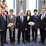 Путин сообщил, что в России готовят специальную программу поддержки молодых ученых 