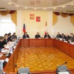Депутаты предложили муниципалитетам ремонтировать в первую очередь те дороги, по которым пролегают маршруты школьных автобусов