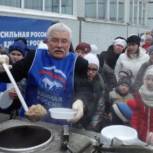 Партактив накормил тольяттинцев кашей