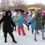 Жители Верх-Исетского района поблагодарили партийцев за организацию Масленицы