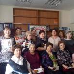 Активисты Академического округа поздравили ветеранов с 8 марта 