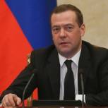 Медведев подписал стратегию действий в отношении женщин