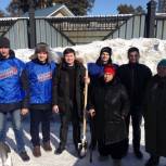 "Снежный десант" высадился  в Зальцовском районе