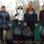 Губкинские активисты «Единой России» убрали мусор на городском пляже