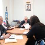 Ситуацию с обманутыми покупателями квартир  Александр Котов предложил обсудить на парламентском часе 