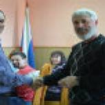 Депутату-единороссу вручили удостоверение об избрании
