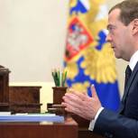 Медведев отметил рост объемов отечественной фармацевтической промышленности