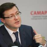 Дмитрий Азаров: В сердцах самарцев "живет" Самарское знамя 