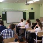 Депутат Калининградской областной Думы провёл урок для старшеклассников Гурьевска 