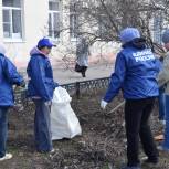 Экологический десант навел чистоту на центральной улице Звенигово