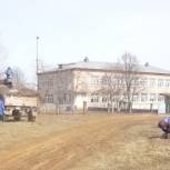 Партийные активисты МО "Маловоложикьинское" провели субботник