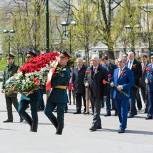 Депутаты от «Единой России» возложили цветы к Могиле Неизвестного Солдата и памятнику Георгию Жукову