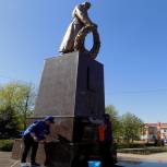 Ровеньские активисты «Единой России» провели генеральную уборку перед первомайскими праздниками
