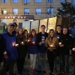 Партийцы зажгли сотни свечей в память о погибших воинах