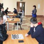 Крапивинцы встретились в шашечном бою