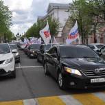 Молодогвардейцы проехали по Ярославлю в поддержку участников предварительного голосования
