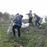 Жители Загорной Селитьбы очистили от мусора берег водоема  