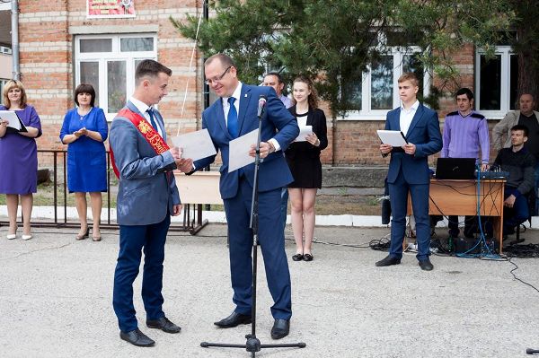 Прогноз погоды б мартыновка ростовской. Мартыновский район х Денисов школа. Мартыновская школа Ростовская. Хутор Денисов Мартыновского района Ростовской области. Школа большая Мартыновка Ростовская область.