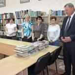 Партийцы Череповецкого района передали книги сельским библиотекам 