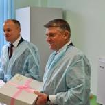 Юрий Гапеенко поздравил молодых мам