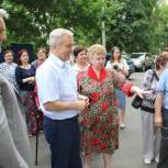 Губернатор области Евгений Савченко посетил дворы, реконструкция которых проходит в рамках партийного проекта «Городская среда»
