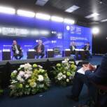 Владимир Кравченко принимает участие в работе Петербургского форума
