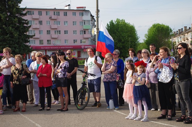 Кольчугино люди. День России в Кольчугино. Кольчугино демонстрация. День Победы Кольчугино Владимирской области 2010г..