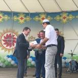 В Илишевском районе победитель сева получил Кубок от «Единой России»