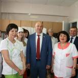 Орские единороссы поздравили медиков с профессиональным праздником 