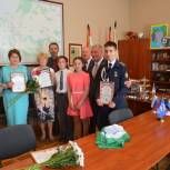 Олег Шлык поздравил победителя регионального патриотического конкурса 