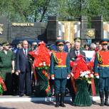 Единороссы возложили цветы к «Вечному огню» в память о Победителях