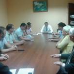 Партийцев становится больше...