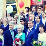 Сергей Черепанов принимает участие в выпускных вечерах своего округа