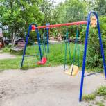 Единороссы берут на контроль процесс модернизации качелей на детских площадках в Одинцово