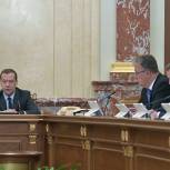 Рынок сельхозмашиностроения должен быть обеспечен отечественной техникой на 80% - Медведев