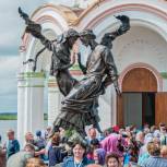 В Зауралье появился памятник Петру и Февронии