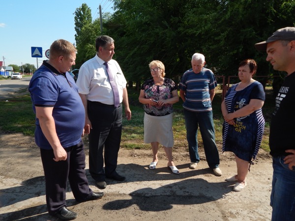 Погода на день в натальино. Николай Панков Натальино. Панков в Натальино. Николай Панков с жителями села. Ревизцева Александр Натальино.