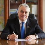 Борис Хохряков от лица партийцев Югры поздравил депутата Государственной Думы Павла Завального с Днем Рождения