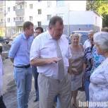Председатель общественного совета партпроекта «Городская среда» Иван Конев инспектирует дворы в Белгороде