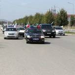 Чеченские партийцы устроили автопробег в честь Дня российского флага
