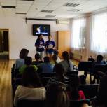 Единороссы города Бузулука провели патриотические уроки «Триколор страны родной»