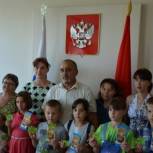 Депутаты приняли участие в акции "Соберем ребенка в школу"