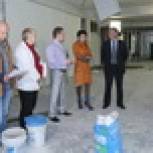 Татьяна Ткаченко и Андрей Стуков продолжают контролировать работы по реконструкции пищеблока в школе № 40