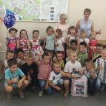 Гусева вручила подарки первоклассникам
