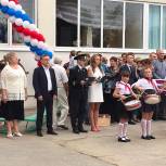 Сергей Аксенов поздравил среднюю школу №17 с Днем знаний