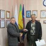 Городищенский район: Михаил Земцов вручил партийные билеты