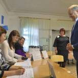 Валерий Радаев проголосовал на избирательном участке