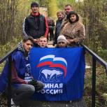 В Нягани силами единороссов построен мост