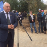 Депутат Госдумы Ильдар Гильмутдинов в Мытищах посадил дерево 